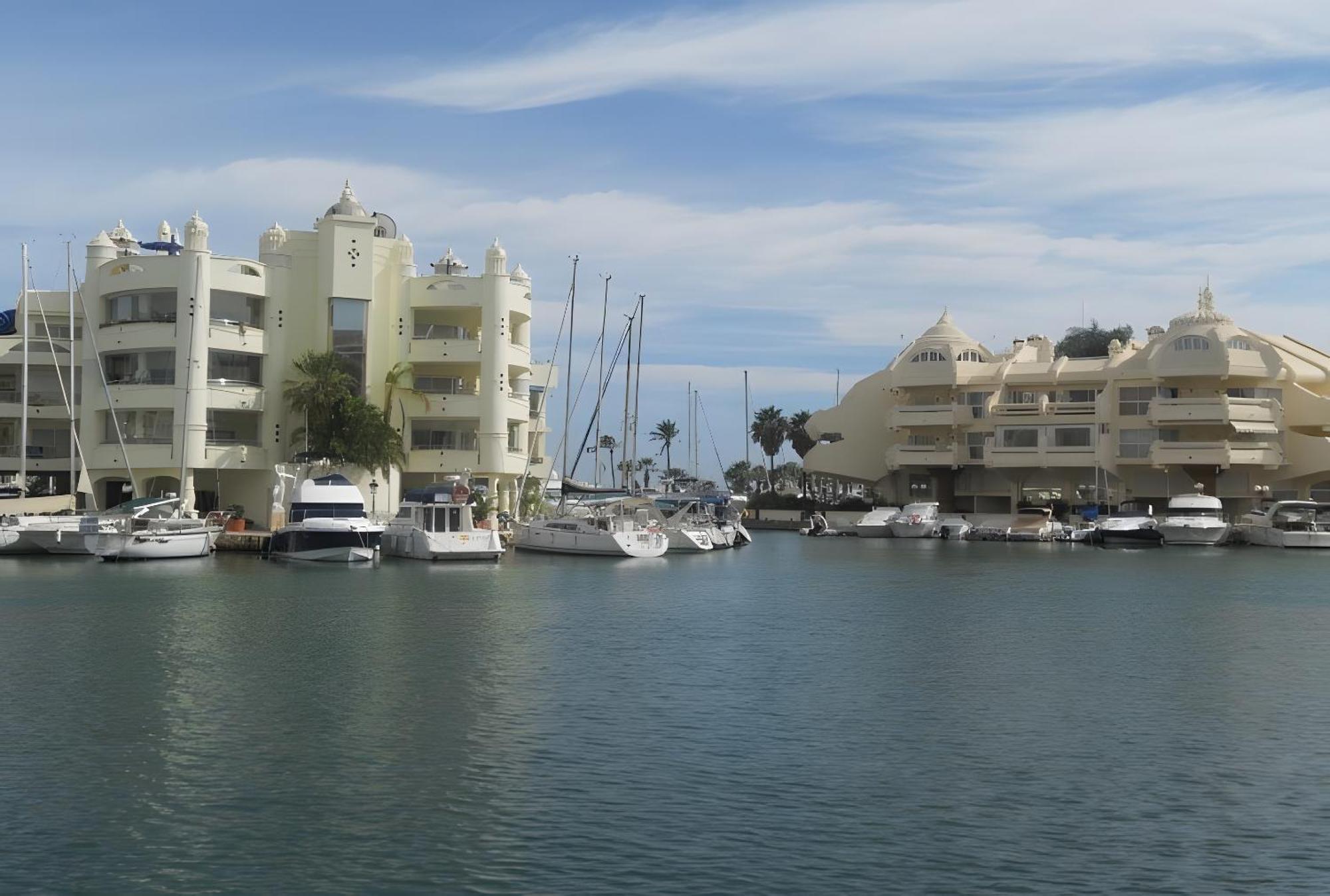 Next To Puerto Marina And The Beach Беналмадена Екстериор снимка