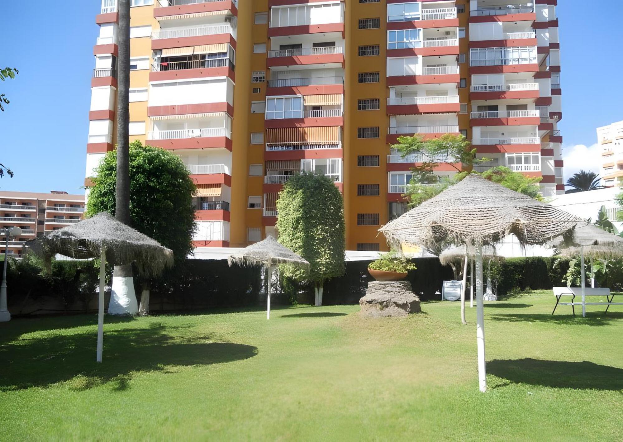 Next To Puerto Marina And The Beach Беналмадена Екстериор снимка